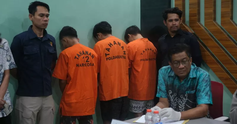 Polda Sultra Bongkar Jaringan Narkoba, Amankan 3 Tersangka dan 6,8 Kg Sabu 1 Polda Sultra Bongkar Jaringan Narkoba, Amankan 3 Tersangka dan 6,8 Kg Sabu