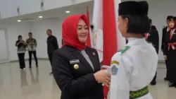Wali Kota Kendari Resmi Kukuhkan 43 Anggota Paskibraka 11 Wali Kota Kendari Resmi Kukuhkan 43 Anggota Paskibraka