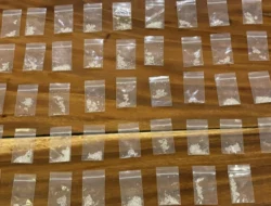 Polres Muna Bekuk Ibu Rumah Tangga dan Pelajar 16 Tahun, Amankan 21,52 Gram Narkoba