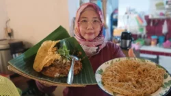 Diberdayakan BRI, Usaha Pecel Ini Naik Kelas Jadi Kuliner Favorit Kota Batu 13 Diberdayakan BRI, Usaha Pecel Ini Naik Kelas Jadi Kuliner Favorit Kota Batu