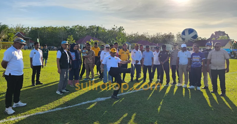 La Ode Darwin Resmi Buka Turnamen Sepak Bola KONI Cup I, Diikuti 24 Klub 1 La Ode Darwin Resmi Buka Turnamen Sepak Bola KONI Cup I, Diikuti 24 Klub