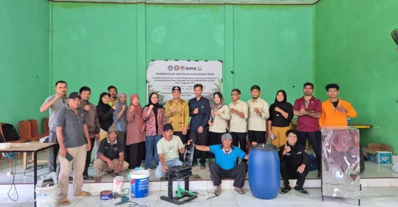 Dosen UHO Latih Petani Konawe Utara Olah Limbah Sawit Jadi Energi Terbarukan