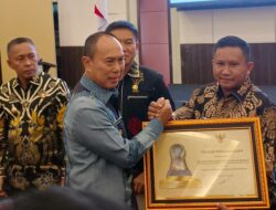 Pemkab Mubar Raih Penghargaan Paritrana Award 2025 Terbaik II se-Sultra