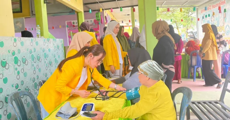 Mahasiswa Magister Kesehatan Masyarakat UMW Kendari Gelar Bakti Sosial di Desa Tanggobu Morosi