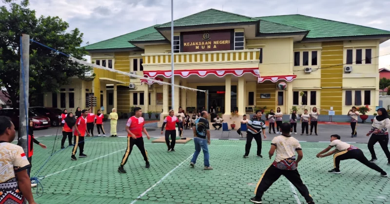 Kejari Muna Semarakkan Harlah Kejaksaan RI ke-80 dengan Lomba dan Aksi Sosial 1 Kejari Muna Semarakkan Harlah Kejaksaan RI ke-80 dengan Lomba dan Aksi Sosial