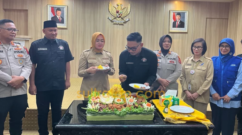 Wali Kota Kendari Lantik Pengurus Tripelka 2025–2027, Dukung UMKM Kuliner 3 Wali Kota Kendari Lantik Pengurus Tripelka 2025–2027, Dukung UMKM Kuliner