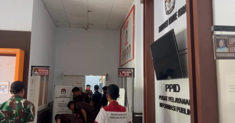 Kejari Konawe Geledah Kantor KPU Konut, Usut Dugaan Korupsi Dana Hibah Pilkada 2024 1 Kejari Konawe Geledah Kantor KPU Konut, Usut Dugaan Korupsi Dana Hibah Pilkada 2024