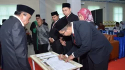 Erwin Azizi Jayadipraja Diangkat Menjadi Wakil Rektor I UMW Kendari 14 Erwin Azizi Jayadipraja Diangkat Menjadi Wakil Rektor I UMW Kendari