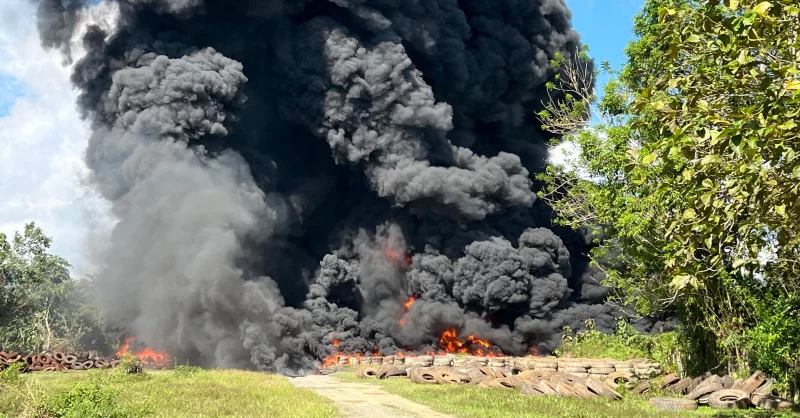 Pabrik Vulkanisir Ban Bekas di Konawe Selatan Terbakar, Warga Panik Dengar Ledakan 1 Pabrik Vulkanisir Ban Bekas di Konawe Selatan Terbakar, Warga Panik Dengar Ledakan