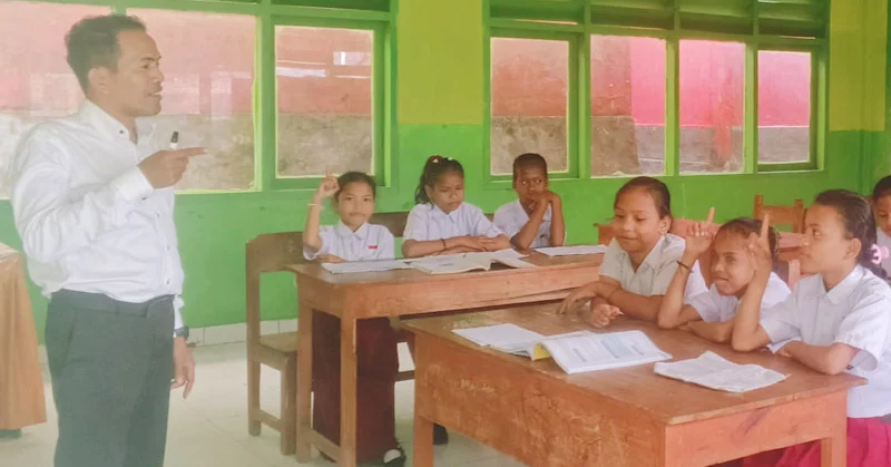 Kisah Guru di Pulau Batu Atas Lulus Sertifikasi karena Jaringan Telkomsel