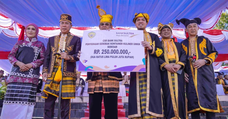 Bank Sultra Salurkan Bantuan CSR Gerobak Kuliner UMKM Senilai Rp250 Juta untuk Kota Baubau