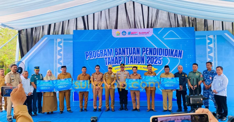 Gubernur Sultra Salurkan 7 Jenis Bantuan Pendidikan Lewat Program Penggaris