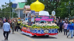Kafilah Muna Barat Tampilkan Liwu Mokesa di Pawai Taaruf STQH Nasional 2025 12 Kafilah Muna Barat Tampilkan Liwu Mokesa di Pawai Taaruf STQH Nasional 2025