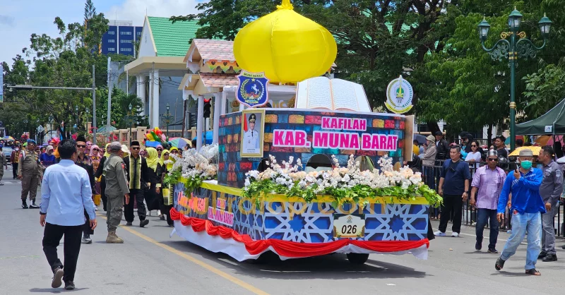 Kafilah Muna Barat Tampilkan Liwu Mokesa di Pawai Taaruf STQH Nasional 2025