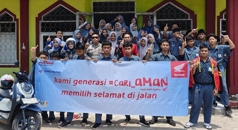 Asmo Sulsel Gandeng Polres Gowa Edukasi Siswa Madrasah Aliyah Madani soal Safety Riding