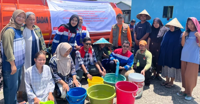 Pertamina Patra Niaga Sulawesi Salurkan 240 Ribu Liter Air Bersih untuk Warga Terdampak Kekeringan di Maros 1 Pertamina Patra Niaga Sulawesi Salurkan 240 Ribu Liter Air Bersih untuk Warga Terdampak Kekeringan di Maros