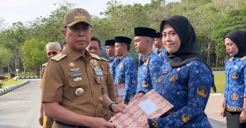 Gubernur ASR Serahkan SK kepada 2.115 CPNS dan PPPK Pemprov, Ingatkan Jangan Jadikan Jaminan Pinjaman