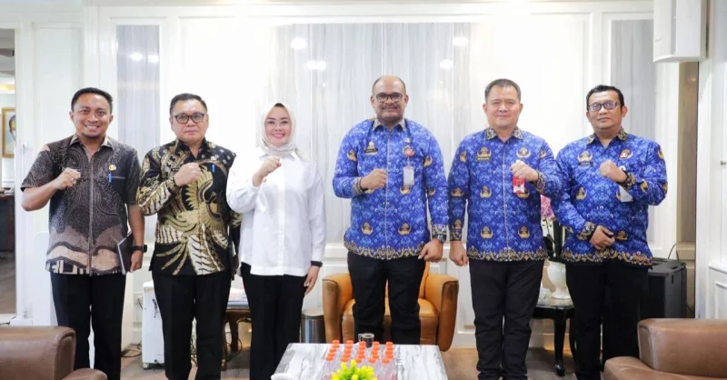 Wali Kota Kendari Temui Dirjen Kemendagri, Bahas Sarana Damkar dan Satpol PP 1 Wali Kota Kendari Temui Dirjen Kemendagri, Bahas Sarana Damkar dan Satpol PP
