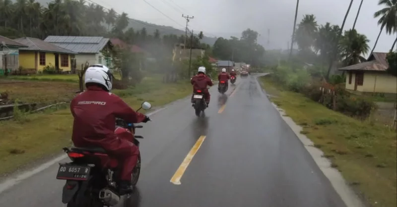 Asmo Sulsel Bagikan Tips Berkendara Aman di Jalan Licin dan Berpasir