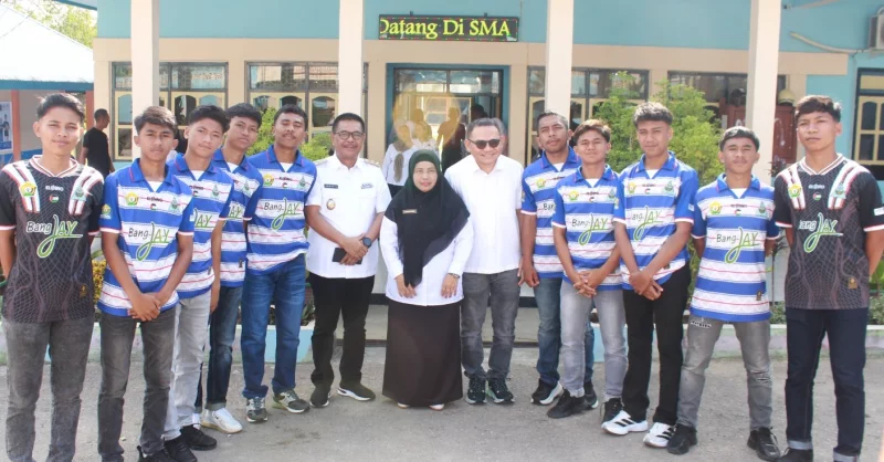 Dukungan Jaelani Bakar Semangat Tim Futsal SMAN 2 Raha Menuju Grand Final AXIS Nation Cup di Jakarta 1 Dukungan Jaelani Bakar Semangat Tim Futsal SMAN 2 Raha Menuju Grand Final AXIS Nation Cup di Jakarta
