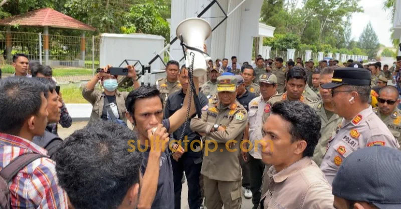 Aksi Damai Jurnalis di Kantor Gubernur Sultra: Serukan Stop Kekerasan terhadap Pers