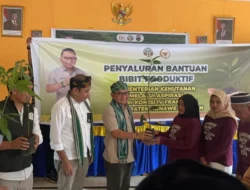 Dorong Ekonomi Hijau, Jaelani Bagikan Ribuan Bibit Produktif di Konsel dan Kendari
