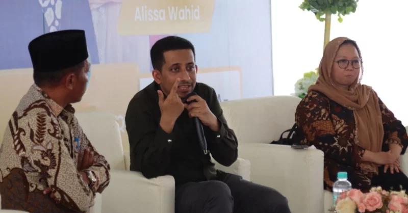 Habib Ja’far dan Alissa Wahid Ingatkan Bahaya Pernikahan Anak di Hadapan 1.500 Siswa Madrasah Kendari