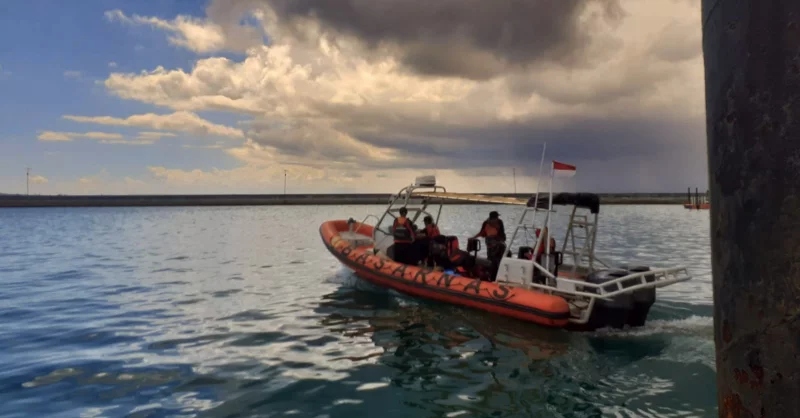 Nelayan Desa Mantigola Wakatobi Hilang saat Memancing, Longboat Ditemukan Kosong 1 Nelayan Desa Mantigola Wakatobi Hilang saat Memancing, Longboat Ditemukan Kosong