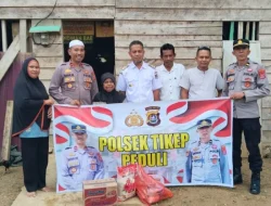 Peduli Sesama, Polsek Tikep Berbagi Sembako kepada Warga Kurang Mampu