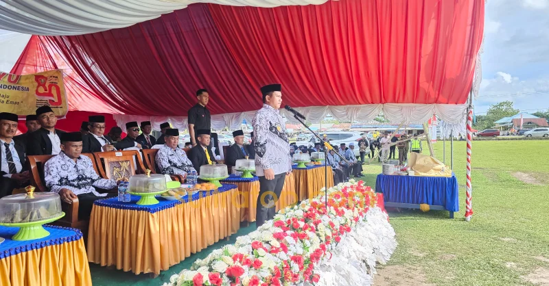 Upacara Hari Guru di Muna Barat, Bupati Darwin Ceritakan Perjuangan Orang Tuanya Sesama Guru 1 Upacara Hari Guru di Muna Barat, Bupati Darwin Ceritakan Perjuangan Orang Tuanya Sesama Guru