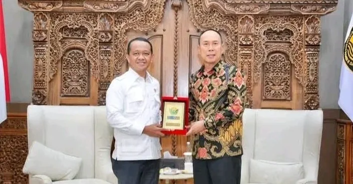 Gubernur ASR Berhasil Lobi Menteri ESDM, 50 Desa di Sultra Akan Teraliri Listrik 2026–2027