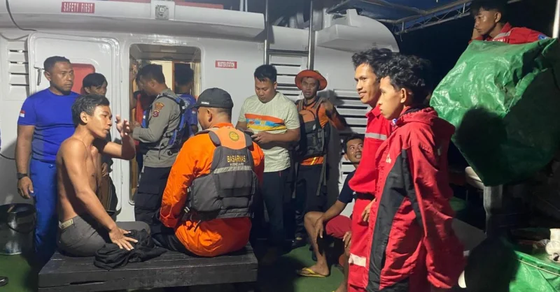 Dihantam Ombak di Perairan Totobo Kolaka, 2 Pemancing Hilang, 4 Selamat 1 Dihantam Ombak di Perairan Totobo Kolaka, 2 Pemancing Hilang, 4 Selamat