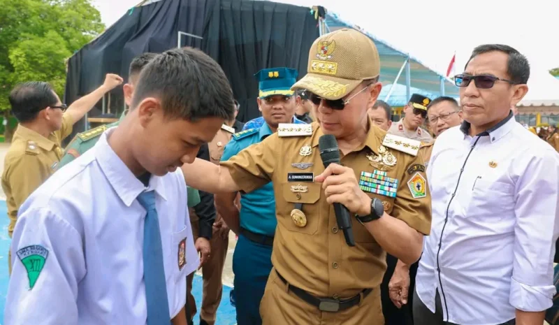 Gubernur ASR Gelontorkan Beasiswa Rp475 Juta untuk 160 Siswa Berprestasi 1 Gubernur ASR Gelontorkan Beasiswa Rp475 Juta untuk 160 Siswa Berprestasi