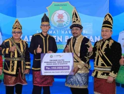 Sinergi Membangun Daerah, Bank Sultra Salurkan CSR Rp400 Juta di HUT Bombana dan Wakatobi
