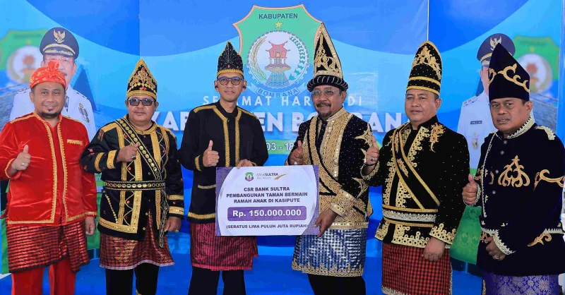 Sinergi Membangun Daerah, Bank Sultra Salurkan CSR Rp400 Juta di HUT Bombana dan Wakatobi