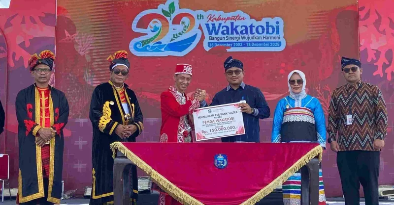 Sinergi Membangun Daerah, Bank Sultra Salurkan CSR Rp400 Juta di HUT Bombana dan Wakatobi