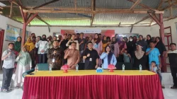 OJK Sultra Gencarkan Edukasi Keuangan di Desa 3T Muna dan Muna Barat 4 OJK Sultra Gencarkan Edukasi Keuangan di Desa 3T Muna dan Muna Barat