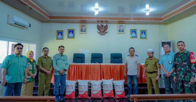 Dukung Ketahanan Pangan, PT Vale Bantu Petani Huko-Huko Kolaka dengan 617 Sak Pupuk