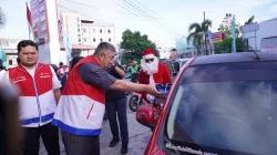 Pertamina Patra Niaga Sulawesi Hadirkan Santa Claus di SPBU Manado, Rayakan Natal dengan Cara yang Berbeda