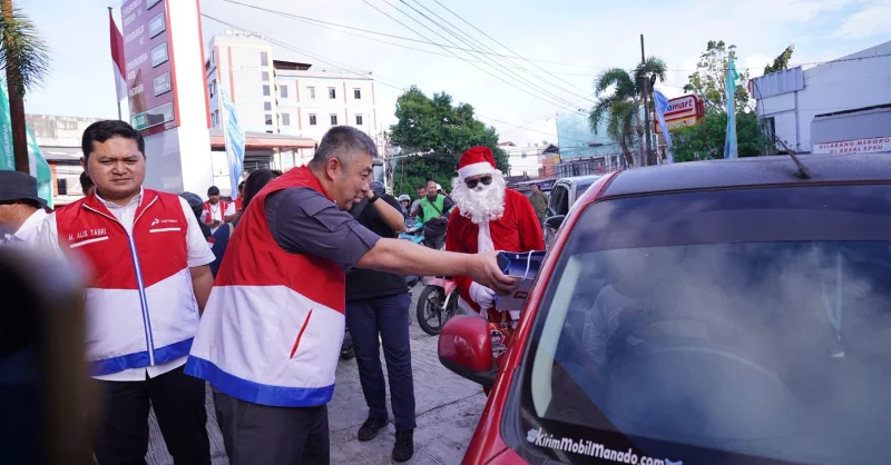 Pertamina Patra Niaga Sulawesi Hadirkan Santa Claus di SPBU Manado, Rayakan Natal dengan Cara yang Berbeda