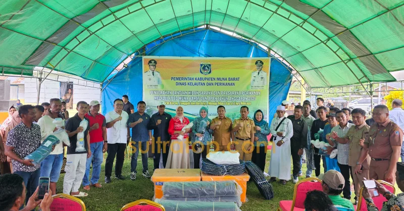 Menapaki Tahun Pertama La Ode Darwin–Ali Basa di Muna Barat: Liwu Mokesa Mulai Terlihat 17 Bupati Muna Barat Serahkan Bantuan Alat Tangkap kepada 296 Nelayan