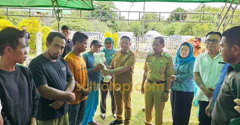 Bupati Muna Barat Serahkan Bantuan Alat Tangkap kepada 296 Nelayan 3 Bupati Muna Barat Serahkan Bantuan Alat Tangkap kepada 296 Nelayan