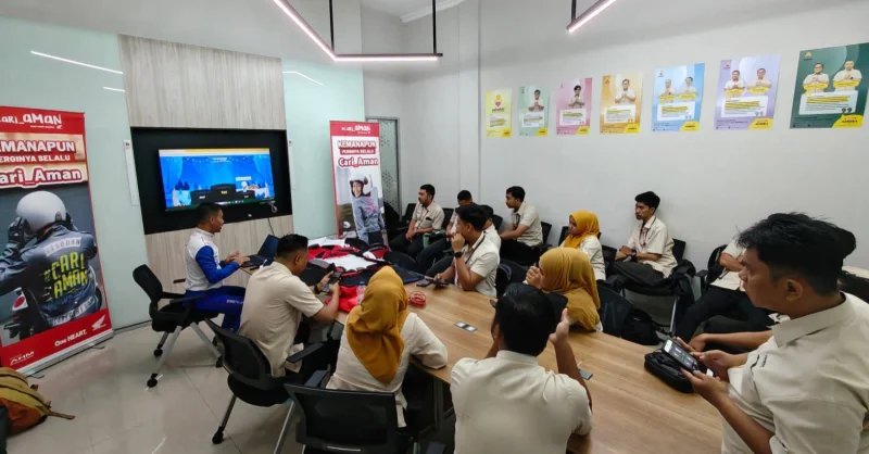Asmo Sulsel Bekali Karyawan PT Adira Palopo Edukasi Safety Riding untuk Tekan Risiko Kecelakaan
