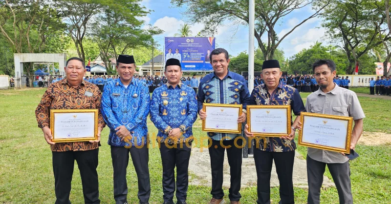 Dukung Program MBG, Empat Pengusaha Lokal Terima Penghargaan dari Bupati Muna Barat