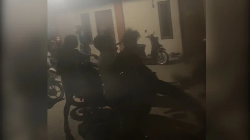 Dua Pria di Kendari Dikeroyok Sekelompok Remaja saat Hendak ke ATM