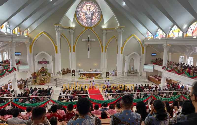 Perayaan Natal 2025 di Gereja Santo Clemens Kendari Berjalan Aman, Diikuti 3.000 Jemaat 1 Perayaan Natal 2025 di Gereja Santo Clemens Kendari Berjalan Aman, Diikuti 3.000 Jemaat