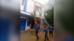 Ruko Anggota DPD RI Umar Bonte Terbakar di Kendari, Titik Api Muncul di Lantai Dua 15 Ruko Anggota DPD RI Umar Bonte Terbakar di Kendari, Titik Api Muncul di Lantai Dua