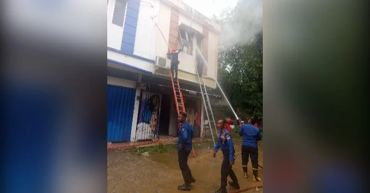 Ruko Anggota DPD RI Umar Bonte Terbakar di Kendari, Titik Api Muncul di Lantai Dua