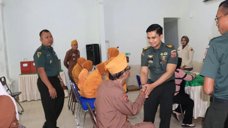 Hari Juang TNI AD 2025, Denkesyah Kendari Beri Pengobatan Umum dan Khitan Gratis
