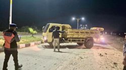 Cegah Kecelakaan, Dishub Kendari Tertibkan Timbunan Tanah di Jalan Lingkar Dalam 4 Cegah Kecelakaan, Dishub Kendari Tertibkan Timbunan Tanah di Jalan Lingkar Dalam